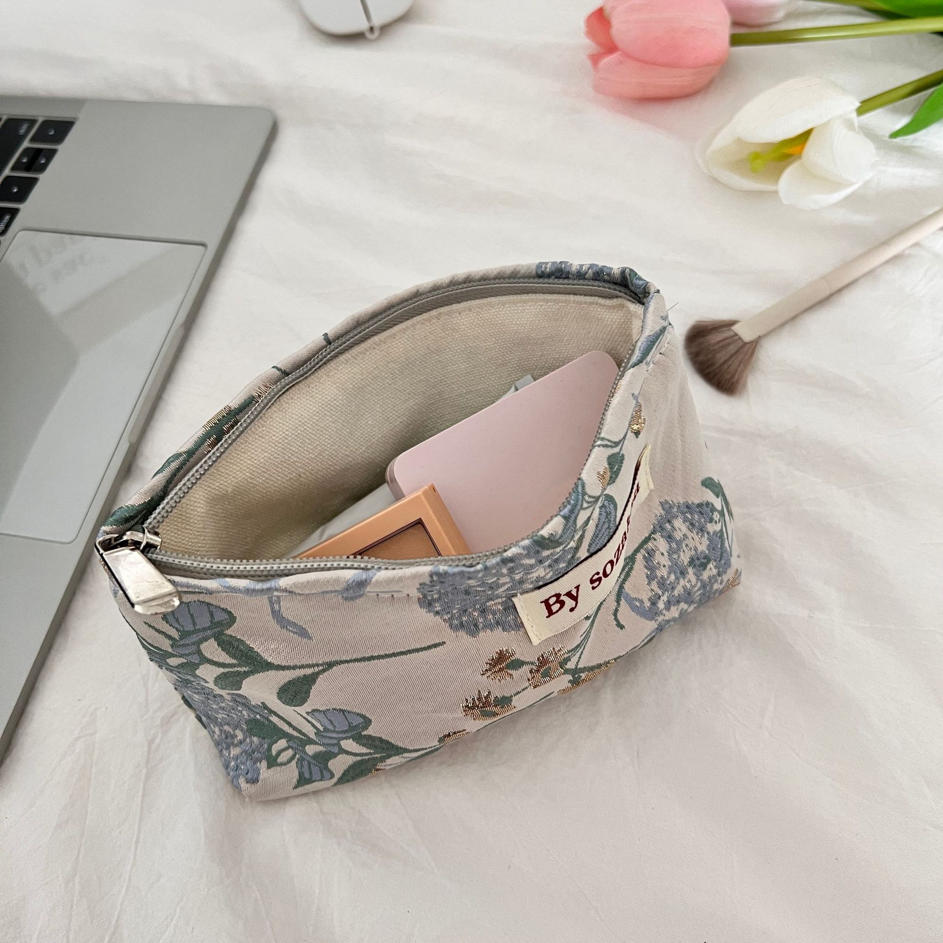French Embossed Flowers Travel - مراجعة Travel Accessories Pouch For Women وسعره